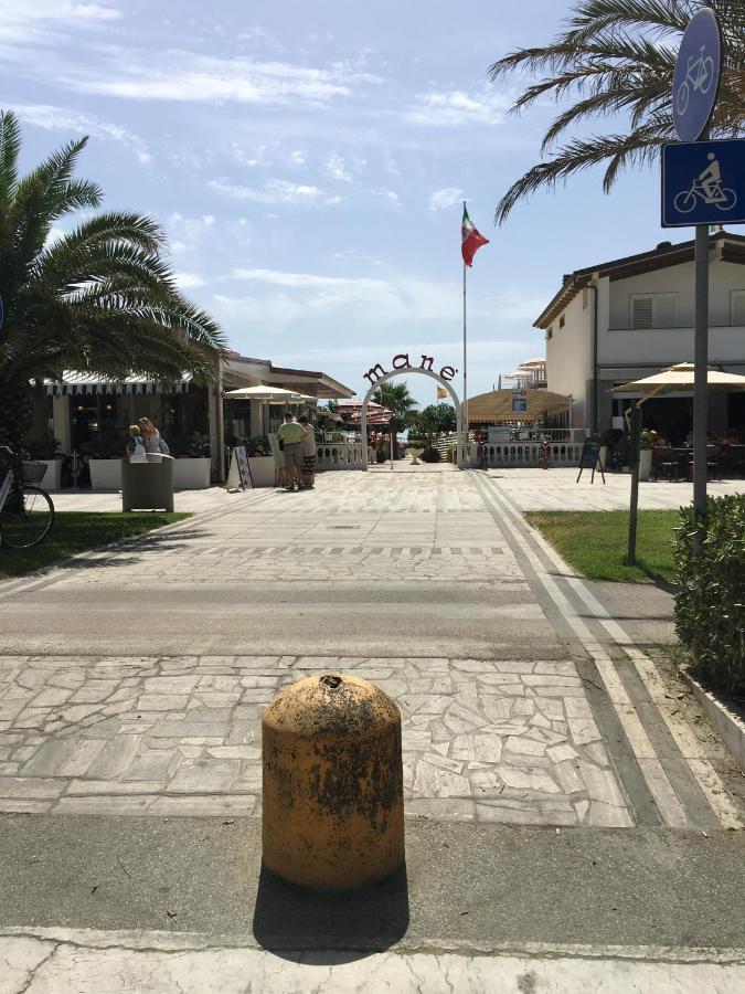 Hotel Mare Blu Lido di Camaiore Exterior photo